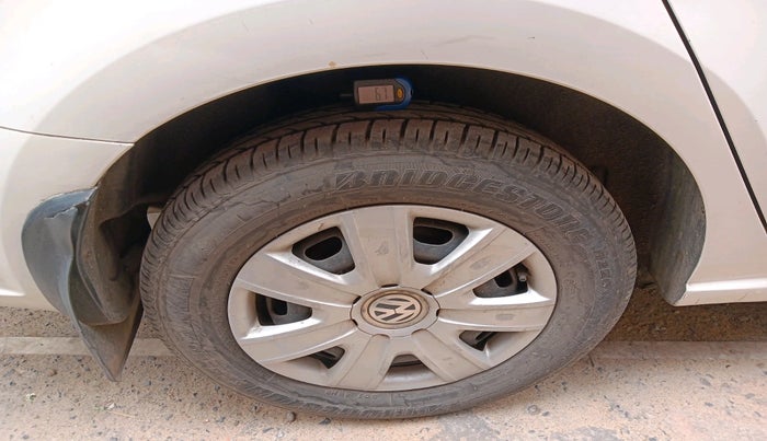 2010 Volkswagen Vento TRENDLINE 1.6, Petrol, Manual, 1,08,401 km, tyre