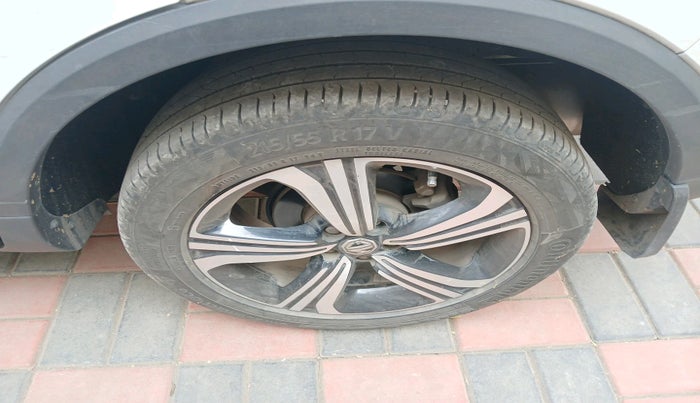 2023 MG ASTOR SHARP 1.5 MT, Petrol, Manual, 32,832 km, tyre