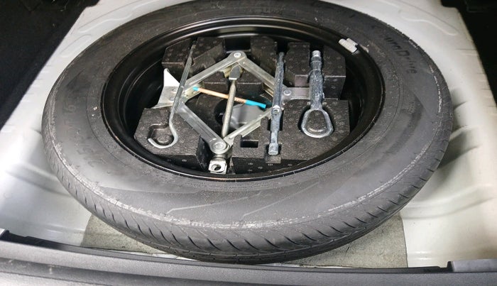 2023 MG ASTOR SHARP 1.5 MT, Petrol, Manual, 32,832 km, tyre