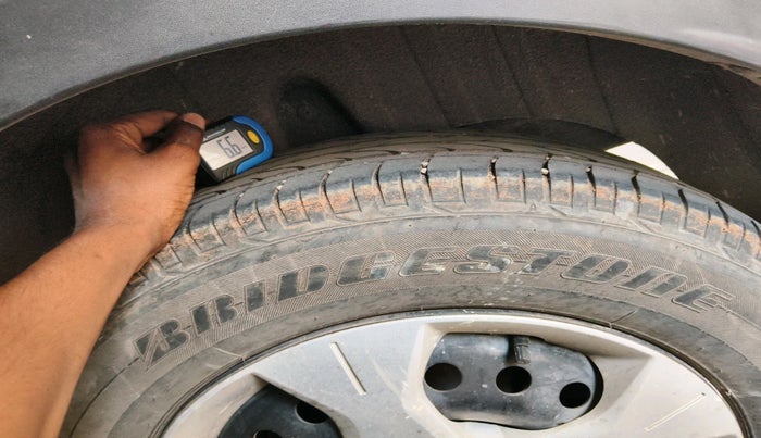 2022 Mahindra XUV300 W6 1.2 PETROL AMT, Petrol, Automatic, 66,136 km, tyre