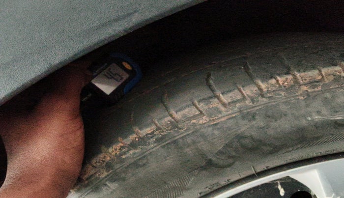 2022 Mahindra XUV300 W6 1.2 PETROL AMT, Petrol, Automatic, 66,136 km, tyre