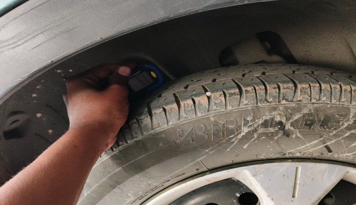 2022 Mahindra XUV300 W6 1.2 PETROL AMT, Petrol, Automatic, 66,136 km, tyre