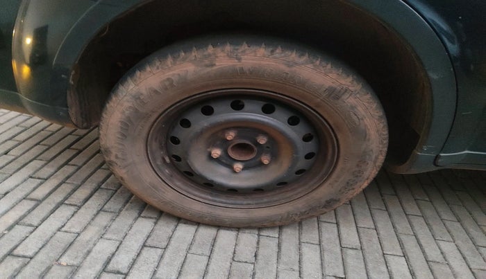 2015 Mahindra XUV500 W6, Diesel, Manual, 1,62,262 km, tyre