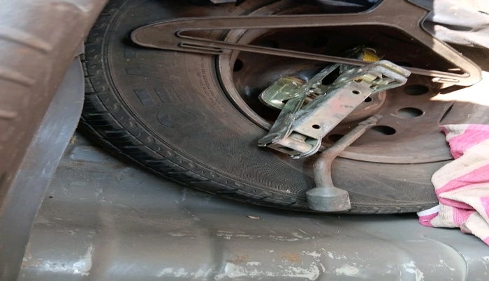 2013 Hyundai i10 ERA 1.1, Petrol, Manual, 72,274 km, tyre