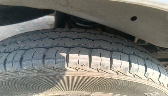 2024 Maruti Eeco 5 STR AC, Petrol, Manual, 26,630 km, tyre