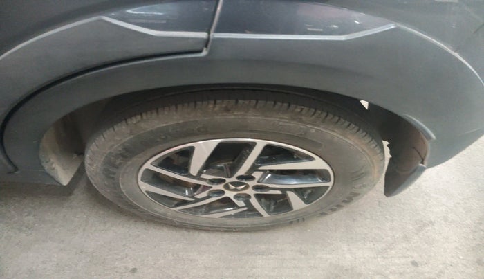 2024 Mahindra XUV 3XO AX5 1.5 Turbo Diesel, Diesel, Manual, 29,608 km, tyre