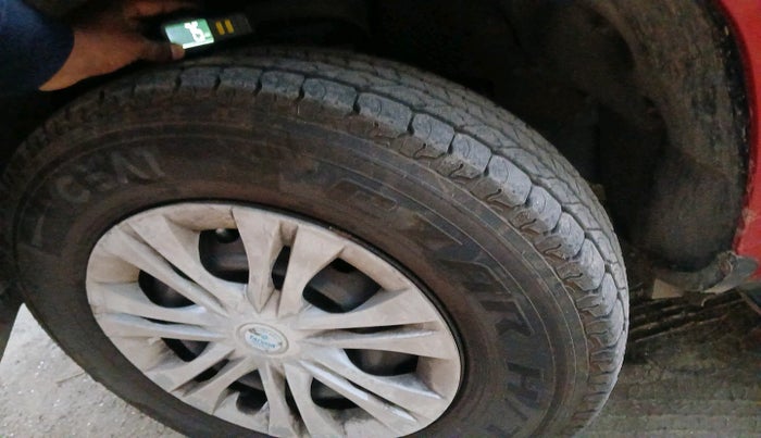 2017 Mahindra TUV300 T4, Diesel, Manual, 77,289 km, tyre