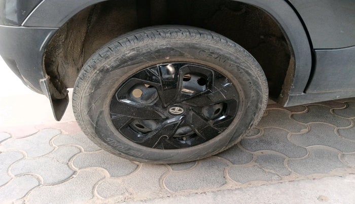 2023 Tata PUNCH ADVENTURE AMT, Petrol, Automatic, 8,127 km, tyre