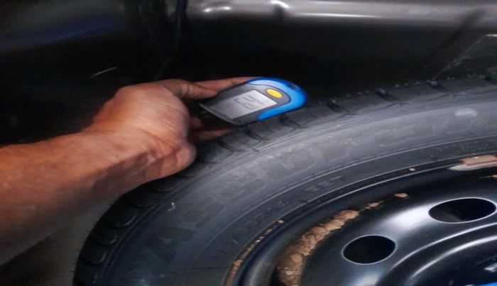 2016 Tata Tiago XT PETROL, Petrol, Manual, 8,459 km, tyre