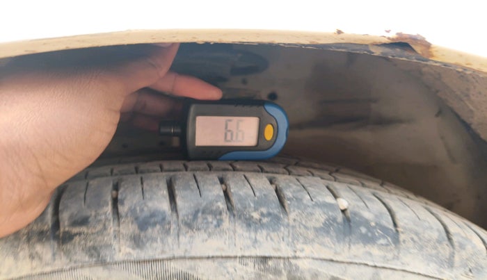 2017 Maruti Ertiga VXI, Petrol, Manual, 1,16,534 km, tyre