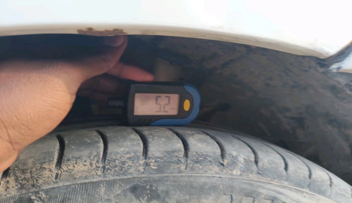 2017 Maruti Ertiga VXI, Petrol, Manual, 1,16,534 km, tyre