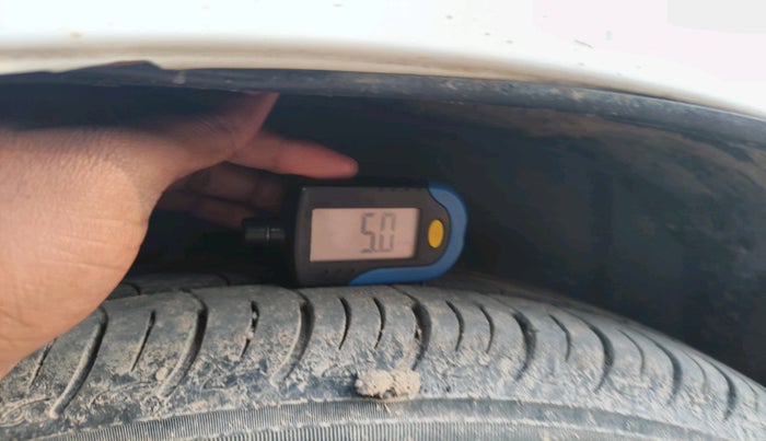 2017 Maruti Ertiga VXI, Petrol, Manual, 1,16,534 km, tyre