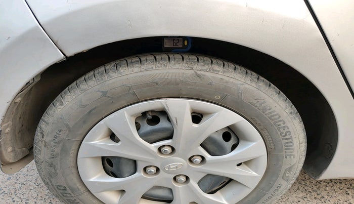 2016 Hyundai Grand i10 MAGNA 1.2 KAPPA VTVT, Petrol, Manual, 1,11,985 km, tyre