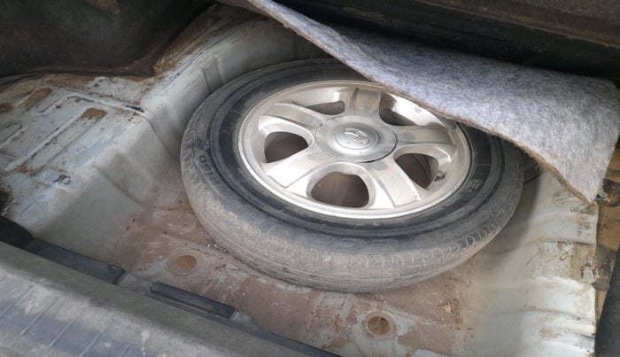 2011 Hyundai Verna TRANSFORM 1.5 CRDI, Diesel, Manual, 1,17,166 km, tyre