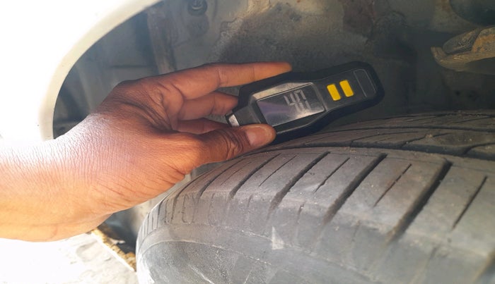 2011 Hyundai Verna TRANSFORM 1.5 CRDI, Diesel, Manual, 1,17,166 km, tyre