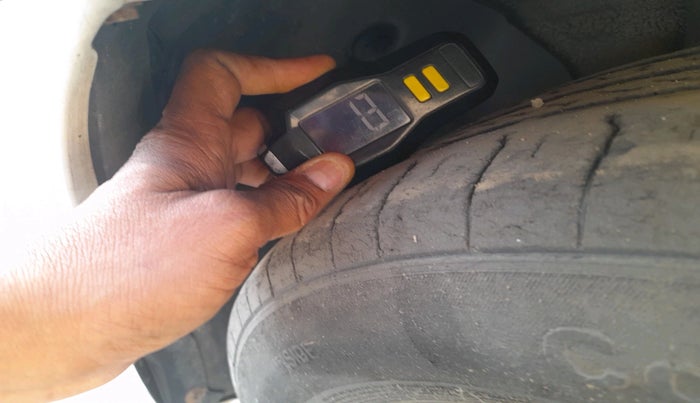 2011 Hyundai Verna TRANSFORM 1.5 CRDI, Diesel, Manual, 1,17,166 km, tyre