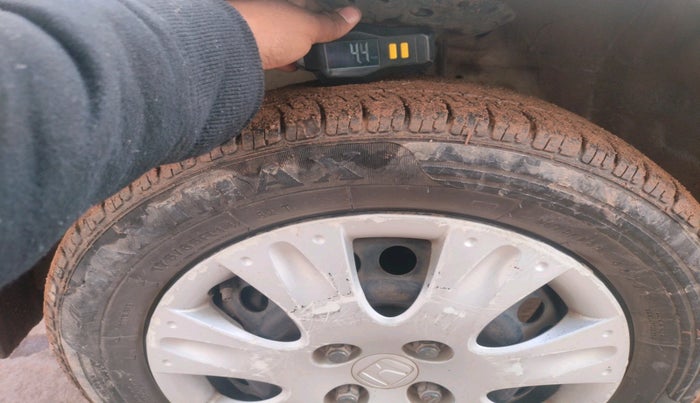 2013 Honda Brio S MT, Petrol, Manual, 80,377 km, tyre