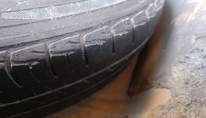 2011 Ford Figo EXI 1.2 PETROL, Petrol, Manual, 82,845 km, tyre