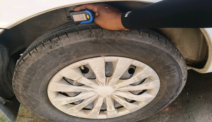 2016 Toyota Etios Liva G, Petrol, Manual, 40,106 km, tyre