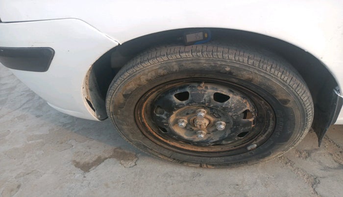 2011 Hyundai Santro Xing GLS, Petrol, Manual, 56,838 km, tyre