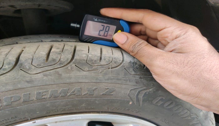 2017 Mahindra Kuv100 K6 5 STR, Petrol, Manual, 41,602 km, tyre