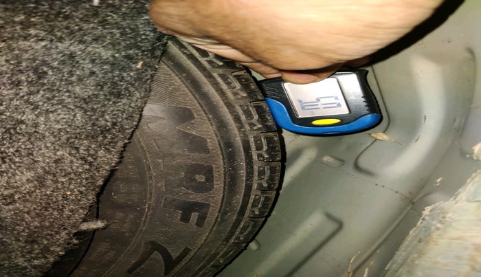 2017 Mahindra Kuv100 K6 5 STR, Petrol, Manual, 41,602 km, tyre