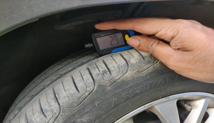 2017 Mahindra Kuv100 K6 5 STR, Petrol, Manual, 41,602 km, tyre