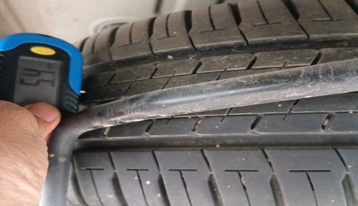 2024 Maruti Ertiga ZXI (O) CNG, Petrol, Manual, 26,744 km, tyre