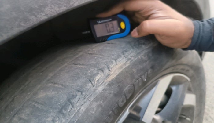 2019 Hyundai VENUE SX 1.0 TURBO, Petrol, Manual, 1,18,693 km, tyre