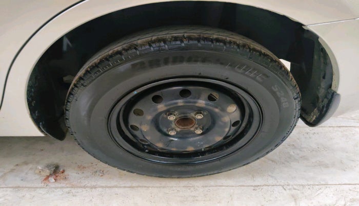 2017 Maruti Dzire VDI, Diesel, Manual, 1,36,615 km, tyre