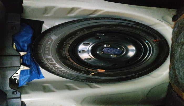 2017 Maruti Dzire VDI, Diesel, Manual, 1,36,615 km, tyre