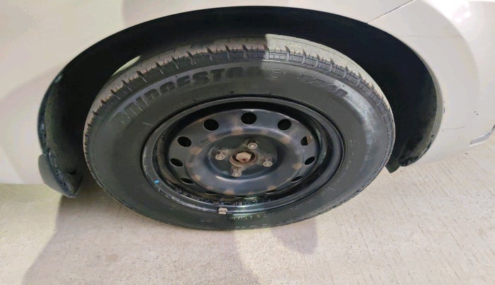 2017 Maruti Dzire VDI, Diesel, Manual, 1,36,615 km, tyre