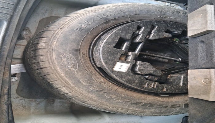 2016 Hyundai Creta SX 1.6 DIESEL, Diesel, Manual, 1,35,566 km, tyre