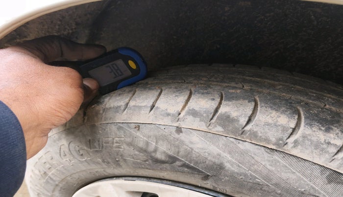 2016 Maruti Swift Dzire VXI (O), Petrol, Manual, 72,876 km, tyre