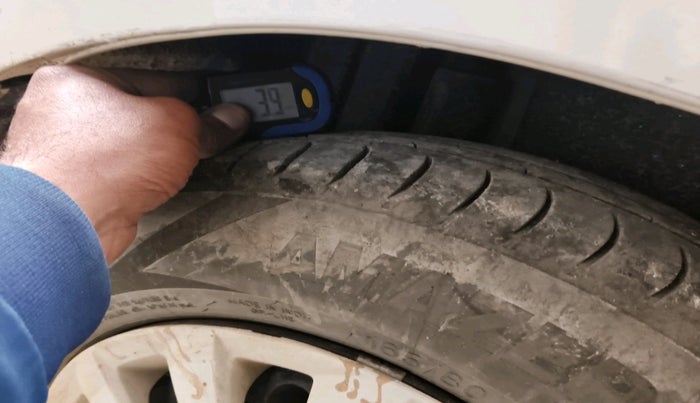 2016 Maruti Swift Dzire VXI (O), Petrol, Manual, 72,876 km, tyre