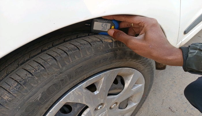 2016 Hyundai Grand i10 SPORTZ AT 1.2 KAPPA VTVT, Petrol, Automatic, 1,09,694 km, tyre