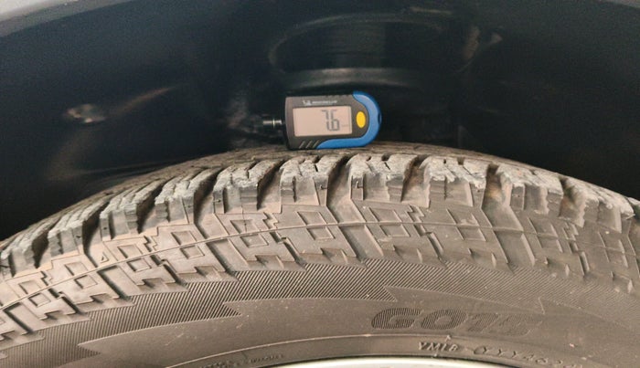 2016 Mahindra XUV500 W8 1.99, Diesel, Manual, 1,51,416 km, tyre