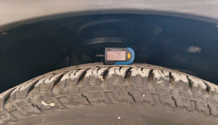 2016 Mahindra XUV500 W8 1.99, Diesel, Manual, 1,51,416 km, tyre