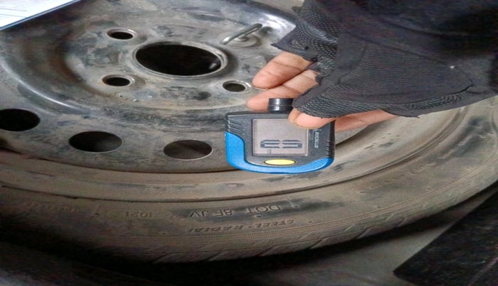 2015 Maruti Wagon R 1.0 VXI, Petrol, Manual, 1,55,678 km, tyre