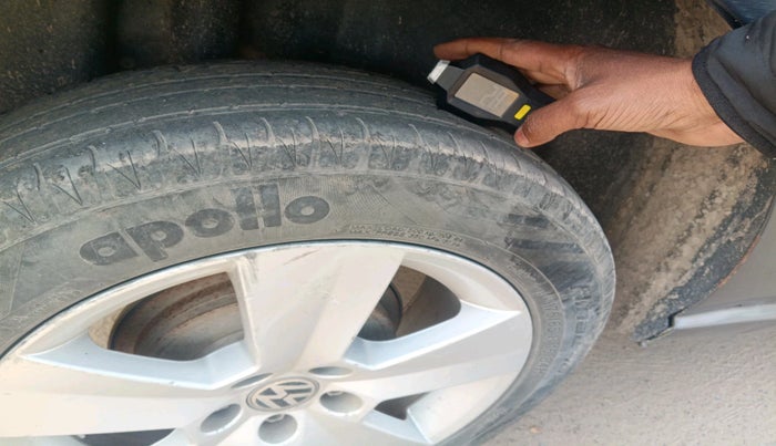 2011 Volkswagen Polo TRENDLINE 1.2L PETROL, Petrol, Manual, 1,53,001 km, tyre