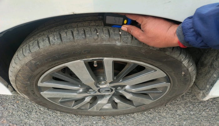 2015 Honda City 1.5L I-VTEC V MT, Petrol, Manual, 1,13,515 km, tyre