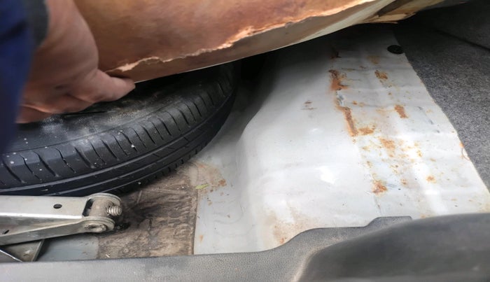 2015 Honda City 1.5L I-VTEC V MT, Petrol, Manual, 1,13,515 km, tyre