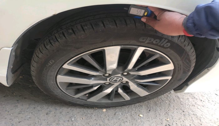 2015 Honda City 1.5L I-VTEC V MT, Petrol, Manual, 1,13,515 km, tyre