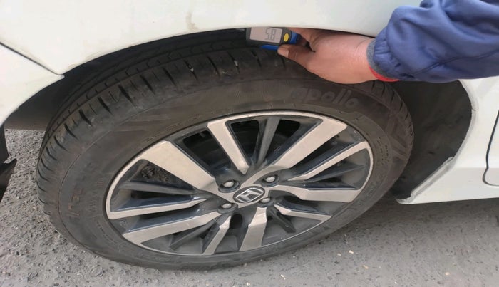 2015 Honda City 1.5L I-VTEC V MT, Petrol, Manual, 1,13,515 km, tyre