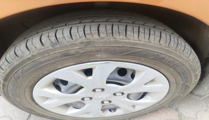 2014 Hyundai Grand i10 SPORTZ 1.2 KAPPA VTVT, Petrol, Manual, 74,028 km, tyre