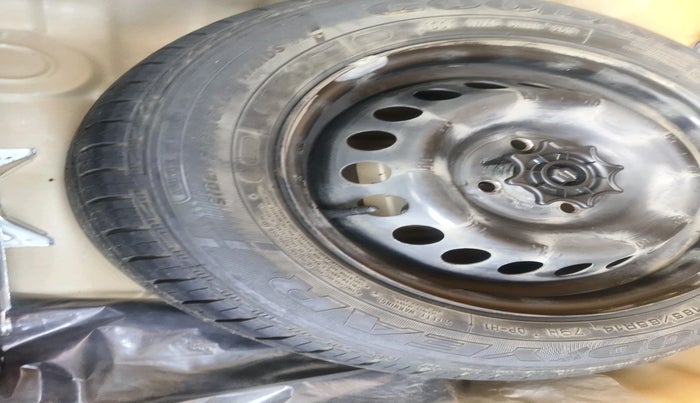 2014 Hyundai Grand i10 SPORTZ 1.2 KAPPA VTVT, Petrol, Manual, 74,028 km, tyre