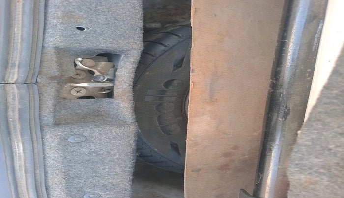 2012 Maruti Alto LXI, Petrol, Manual, 1,37,753 km, tyre