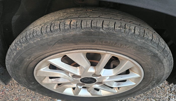 2015 Mahindra Kuv100 K6 D 6 STR, Diesel, Manual, 70,063 km, tyre