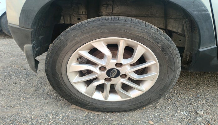 2015 Mahindra Kuv100 K6 D 6 STR, Diesel, Manual, 70,063 km, tyre