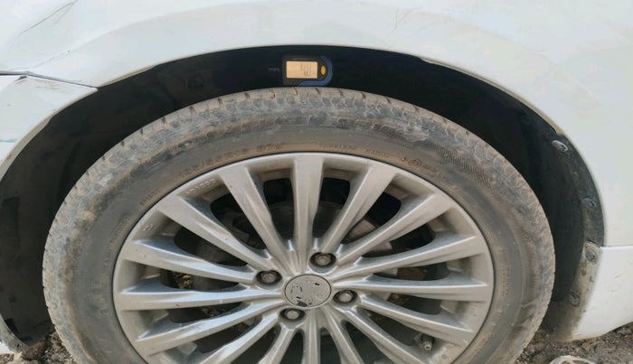 2015 Maruti Ciaz ZDI+ SHVS, Diesel, Manual, 70,127 km, tyre